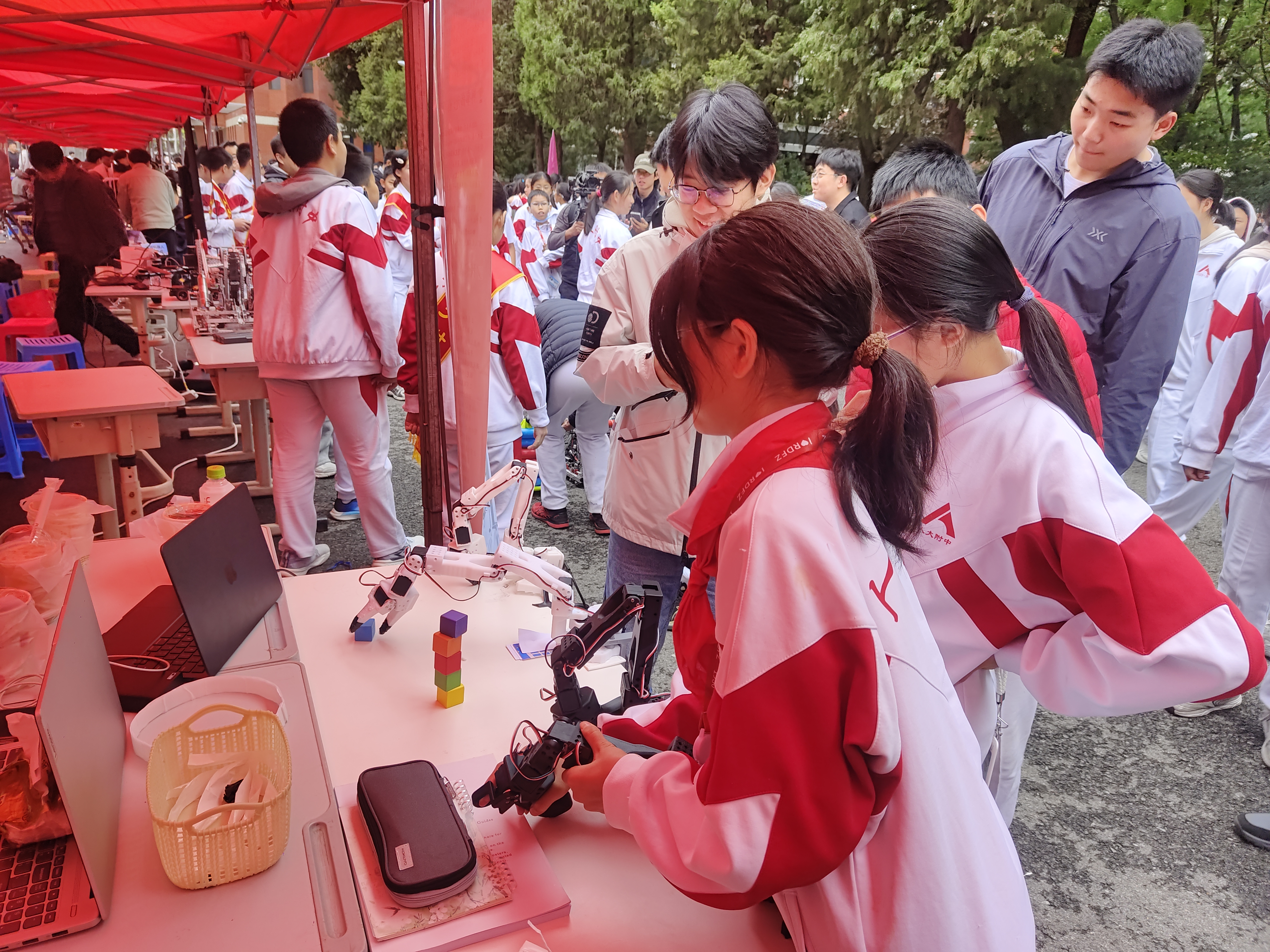 附中学生互动2.jpg